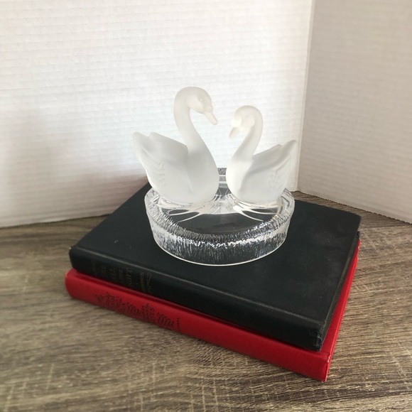 Vtg Frosted Glass Swans on Water Figurine - Picture 2 of 12